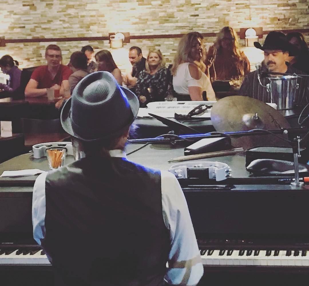 Tommy Sklut at 526 Main Dueling Piano Bar – December